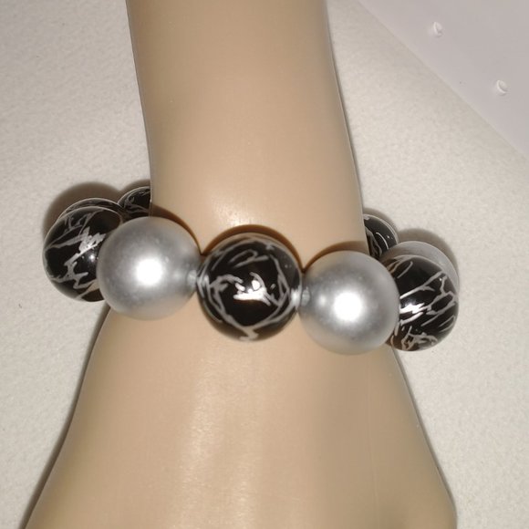 Black and Silver Chunky Statement Necklace / Bracelet / Earring Set - Picture 9 of 10